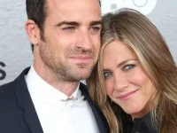 Jennifer Aniston va avea două fetiţe gemene, susţin unele publicaţii americane