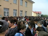 Peste 115000 de preşcolari şi elevi suceveni încep astăzi cursurile anului şcolar