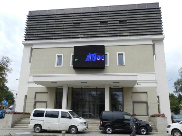 Inaugurarea Centrului Cultural „Bucovina”, ţinută pe loc de furnizorul de ecrane 3D din Belgia  