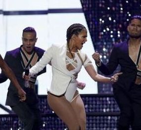 Jennifer Lopez va fi gazda American Music Awards