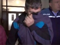 Tatăl care şi-a înjunghiat fetele gemene va fi judecat pentru tentativă de omor calificat
