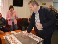 Flux continuu de alegători la secţia de votare din Suceava