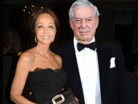 Mario Vargas Llosa i-a cerut oficial divorţul soţiei sale