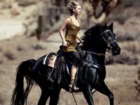 Jennifer Lawrence, pe cal în ţinută Dior, pentru revista Vogue