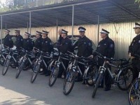 Poliţişti locali pe biciclete electrice
