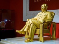 O uriaşă statuie aurită a lui Mao, în curs de finalizare în China