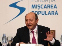 Dacă vrei să fii sigur că eu intru în competiţie, anunţă tu că vei candida la PMB