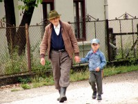 Dublarea alocaţiilor pentru copii, votată decizional în Camera Deputaţilor