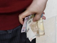 Patru militari suceveni reţinuţi pentru infracţiuni de corupţie
