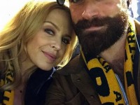 Kylie Minogue, devastată după ce a pus capăt logodnei cu Joshua Sasse