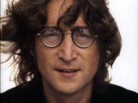O chitară a lui John Lennon, găsită într-un pod, stabileşte un „record mondial” la licitaţie