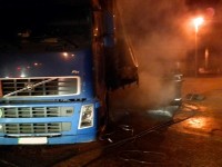 Un autotren încărcat cu cărbune a luat foc în Vama Siret