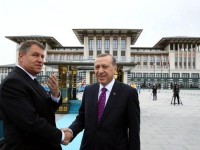 Iohannis, primit cu salve de tun de Erdogan, la Palatul Prezidenţial din Ankara
