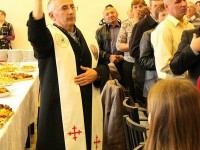 Împărţirea cu oul sfinţit, o tradiţie străveche care i-a adunat şi în acest an pe polonezii din Bucovina la Soloneţu Nou