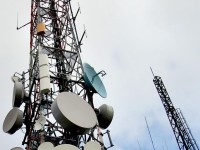 Amplasarea reţelelor de comunicaţii electronice – la o distanţă de minim 500 metri faţă de şcoli, unităţi sanitare