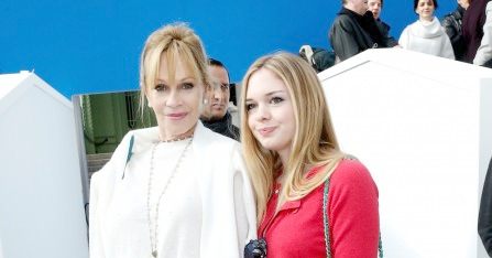Melanie Griffith calcă pe urmele fostului ei soţ Antonio Banderas şi redevine studentă