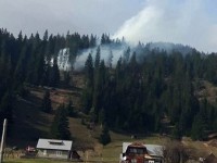 Incendiu pe un teren cu resturi de exploatare forestieră la Dorna Candrenilor
