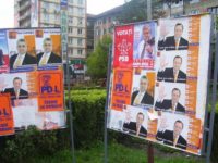 Fiecare aspirant la funcţia de primar va putea lipi doar 32 de afişe electorale