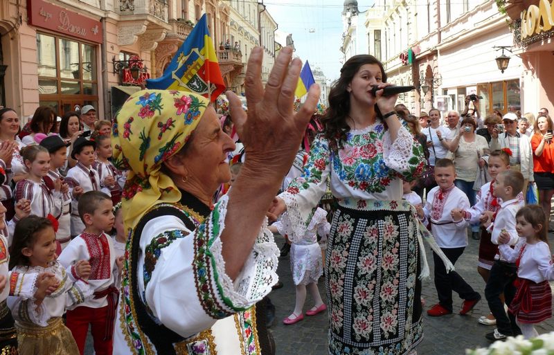 cernauti parada costum popular