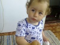 Visul Larisei de a merge normal stă în mâinile noastre