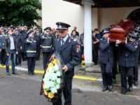 Salvatorii SMURD, înmormântaţi cu onoruri militare şi flori aruncate din aer
