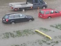 Câteva minute de ploaie torenţială au fost suficiente