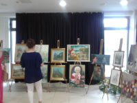 Lucrări „din ce în ce mai bune” şi artişti care „au depăşit graniţele amatorismului”