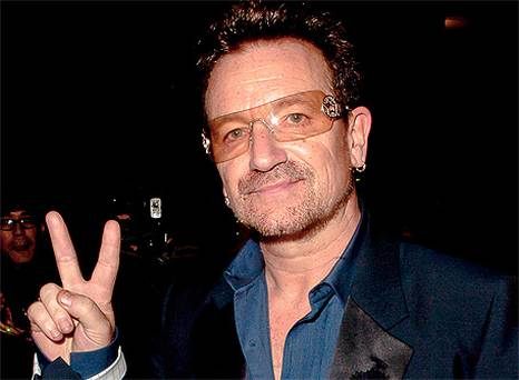 Bono, solistul de la U2, a fost salvat de polişti înarmaţi