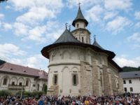 Mănăstirea Putna a donat 16 icoane pentru Catedrala Naţională