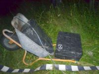 Ţigări de contrabandă transportate cu roaba