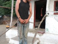 Procurorii au găsit cinci victime în lanţuri