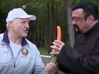 Steven Seagal, tratat cu morcovi de preşedintele Belarusului