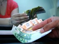 Cererea de valută depreciază leul
