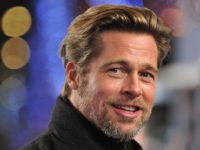Brad Pitt şi-a ironizat viaţa amoroasă în faţa lui Jennifer Aniston la Globurile de Aur