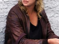 Charlize Theron susţine că nu-i este ruşine să vorbească despre cum a fost ucis tatăl său