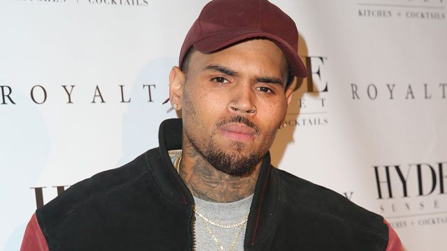 Cântăreţul Chris Brown a fost eliberat pe o cauţiune de 250.000 de dolari
