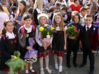 Peste 112.000 de preşcolari şi elevi din judeţ încep astăzi cursurile noului an şcolar