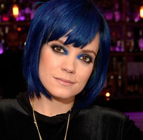 Cântăreaţa Lily Allen, aflată în stare de ebrietate, a leşinat la carnavalul din Notting Hill