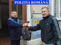 Un poliţist de proximitate din Câmpulung a găsit o borsetă cu bani şi bunuri în valoare de peste 1000 de euro