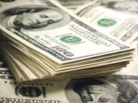 Dolarul atinge un nou minim al ultimelor şase luni