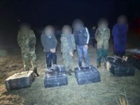 Şase ucraineni cercetaţi de Parchetul Rădăuţi pentru contrabandă în formă agravantă şi trecere frauduloasă