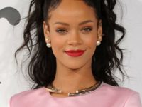 Rihanna a devenit cea mai bogată cântăreaţă britanică