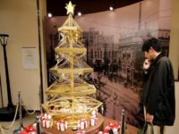 Un atelier de bijutierii din Tokyo a realizat un pom de Crăciun care valorează 1,7 milioane de euro