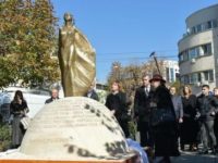 Un monument dedicat victimelor de la #Colectiv a fost dezvelit la locul tragediei