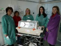 Receptivă la o campanie a Organizaţiei Salvaţi Copiii, comunitatea oferă şanse de viaţă nou-născuţilor