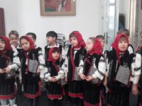 Când vin copiii la „Crai nou”, vine şi Crăciunul