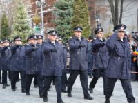 Mii de suceveni au urmărit parada militară
