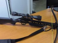 Peste 50 de deţinători de arme letale şi neletale, verificaţi de poliţişti