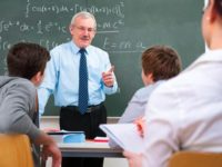 ISJ Suceava a aprobat cererile a 29 de profesori pentru menţinerea în activitate peste vârsta de pensionare de 65 de ani
