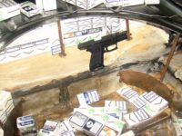 Pistol şi trei încărcătoare, dar şi ţigări de contrabandă găsite în Vama Siret ascunse într-un autoturism înmatriculat în Belgia